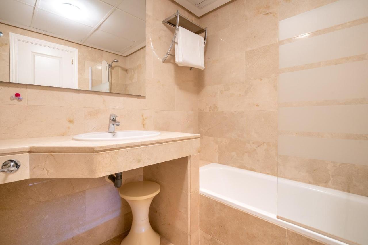 9 Penthouse With Amazing Sea Views, Close To Golf Manilva Duquesa Exterior photo