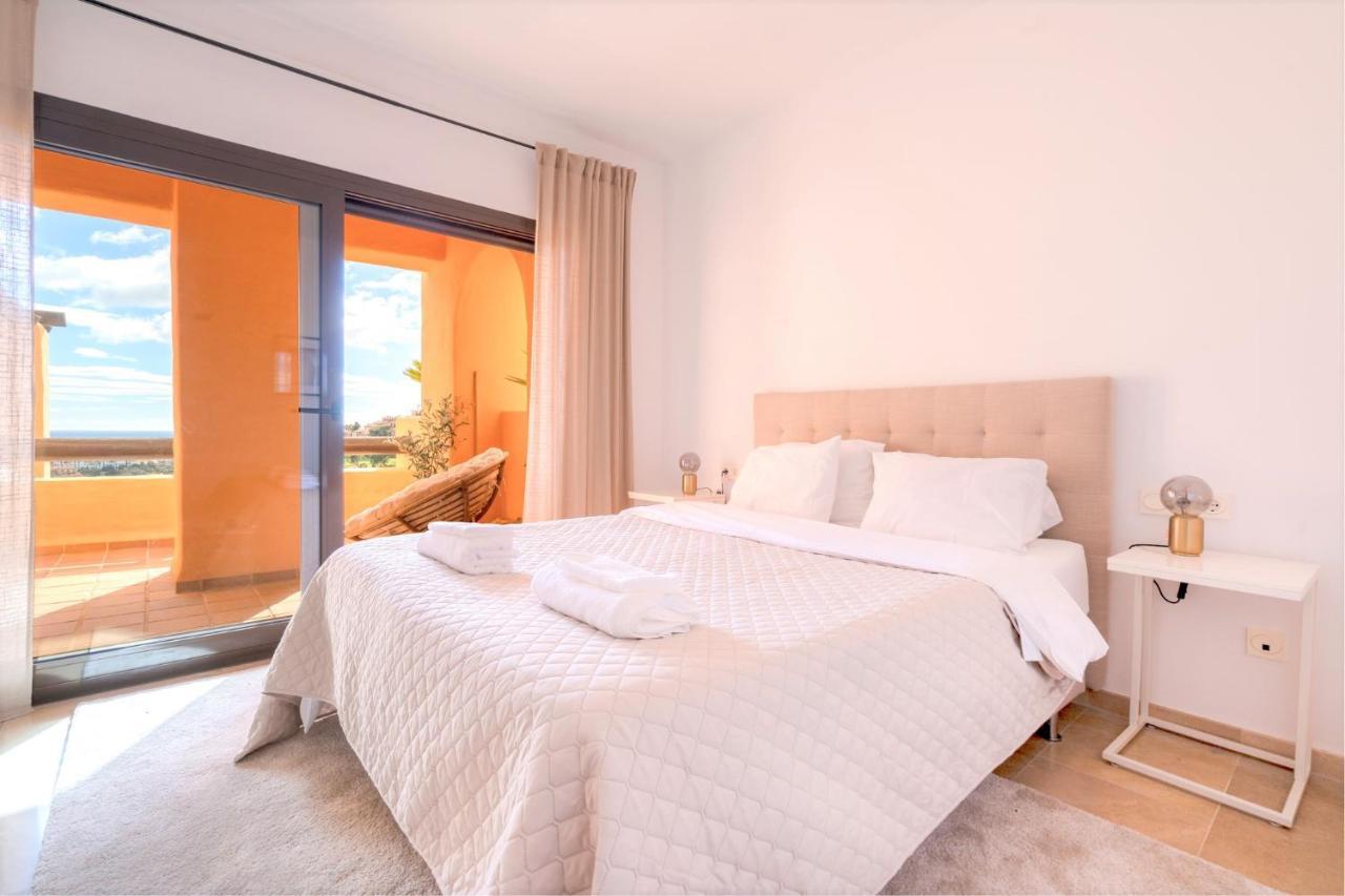 9 Penthouse With Amazing Sea Views, Close To Golf Manilva Duquesa Exterior photo